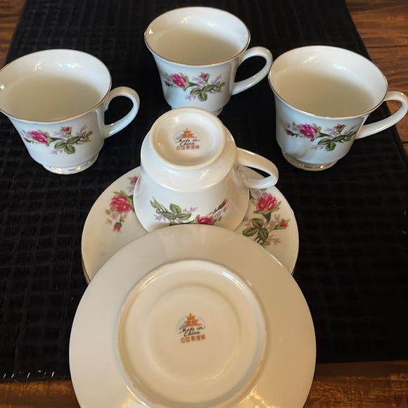 Tea set. White with pink roses. 4 cups 3 Saucers. - Picture 3 of 4